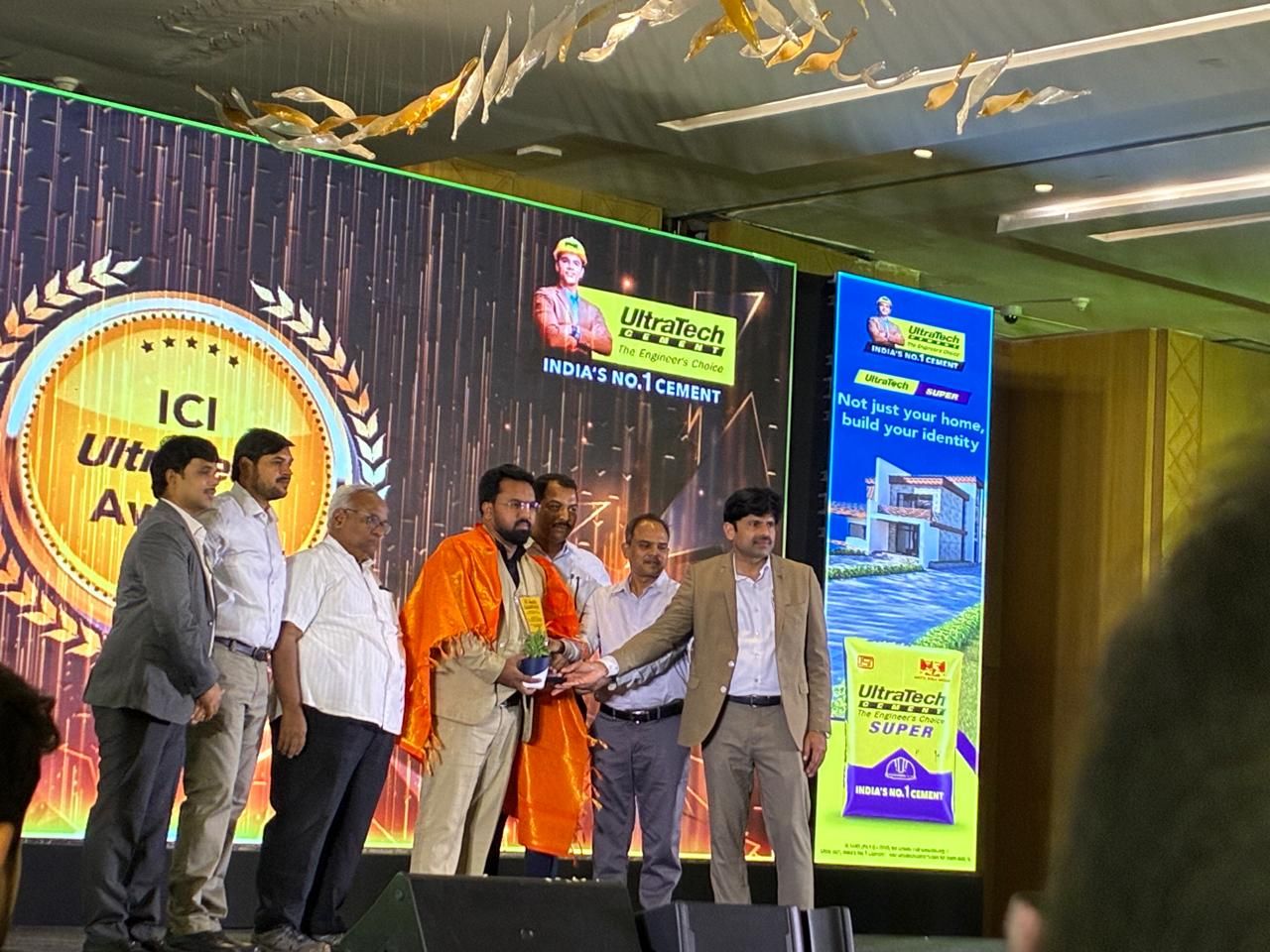 Shaik Zubair Ahmed receiving the ICI–UltraTech Industry Recognition award on stage